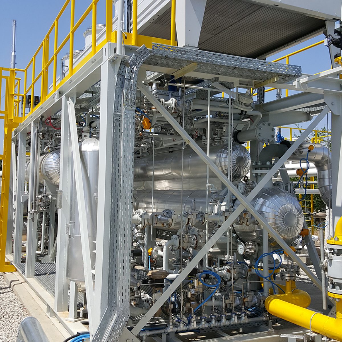 Cooling skid for associated petroleum gas (APG)